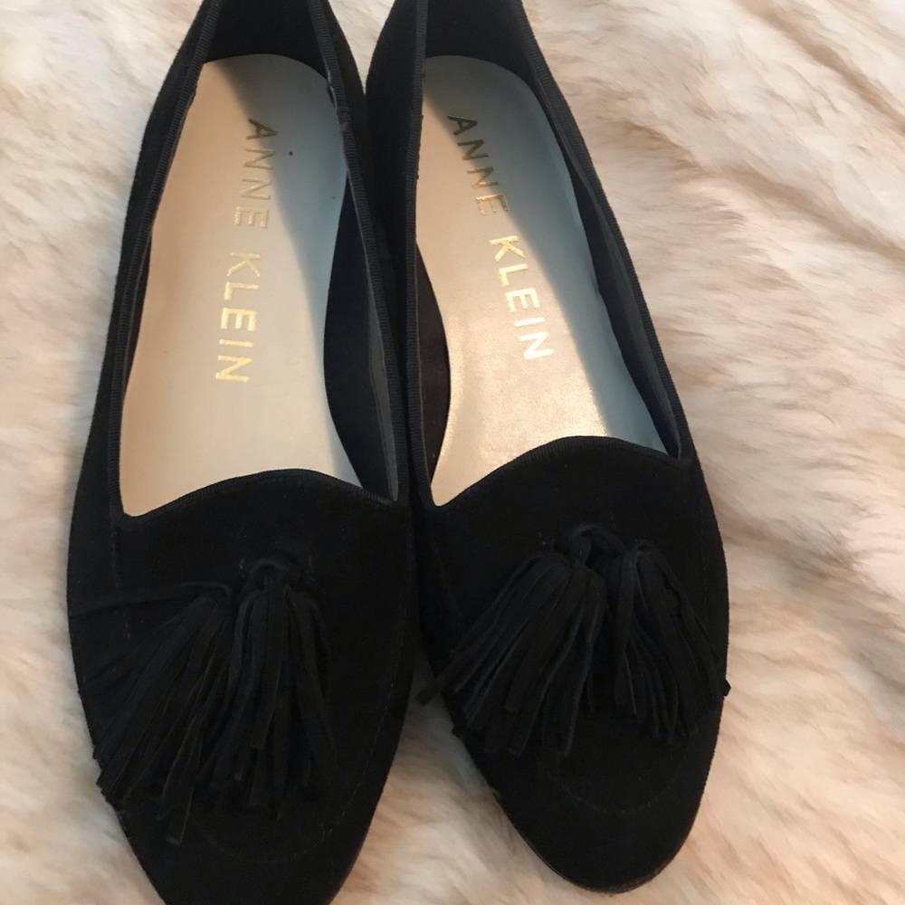 Anne Klein Tasseled Black Shoes